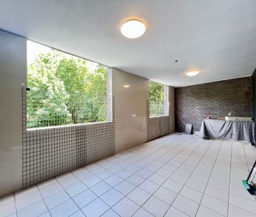 One-Bedroom Apartment with Car Space, Fresh Paint, and Fully Furnished - Photo 3