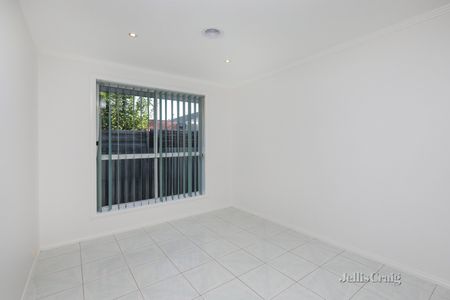 33 Maddox Road, Newport - Photo 2
