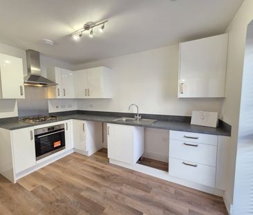 2 Bed Semi Detached House - Photo 6