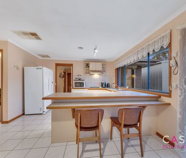 9 Vincent Court, Cranbourne North - Photo 5