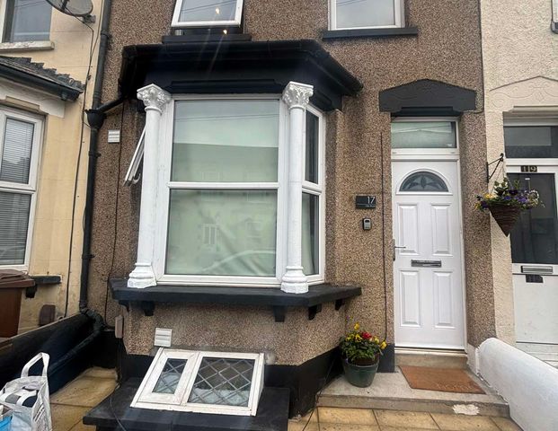 Nile Road Room 2 - Photo 1