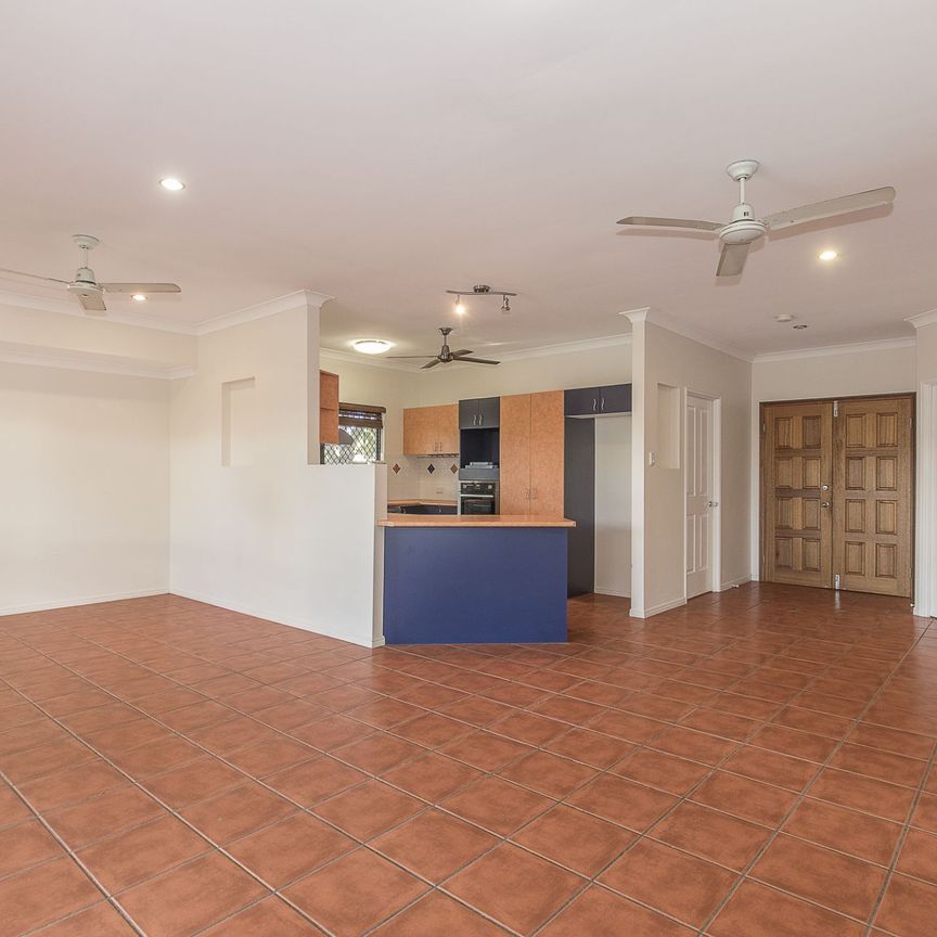 27 Woodlake Avenue, Kirwan - Photo 1