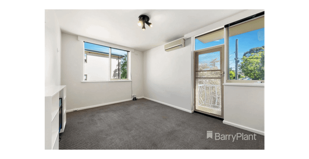 Spacious Light-Filled Apartment with North-Facing Balcony - Photo 1