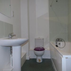 St Crispins Court, Mansfield, NG18 - Photo 2