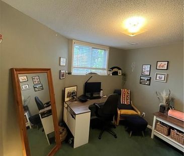For Lease - 112 Centrepointe Drive Unit# E, South of Baseline to Kn... - Photo 4