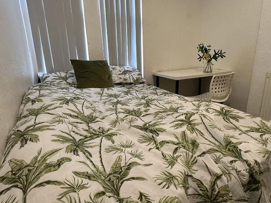 1 bedroom in a house share to rent - Photo 1