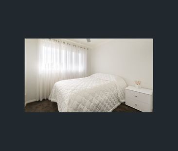 Conveniently located opposite parks and close to shopping centres. - Photo 6