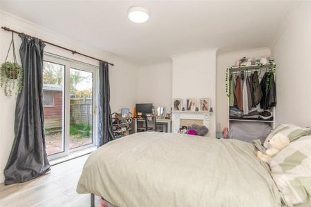 3 bedroom flat to rent - Photo 2