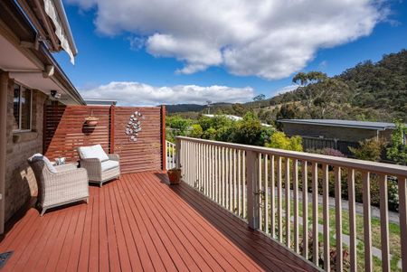 Quality Cambridge Home Offering Comfort and Convenience - Photo 4