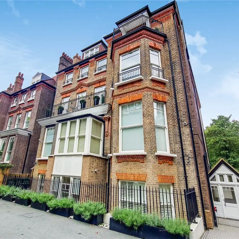 2 bedroom flat in Hampstead - Photo 1