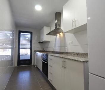 Nearly New 3-Bedroom Flat with Garage and Lift Just 5 Minutes from ... - Foto 4
