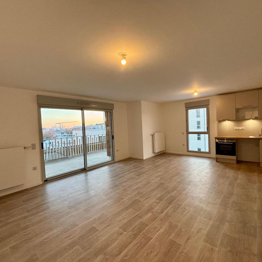 Location Appartement 4 pièces 84m² AVRILLE 49240 - Photo 1