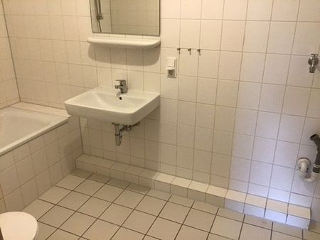 frisch renovierte 2,5-Zimmer-Wohnung mit Balkon - Photo 5