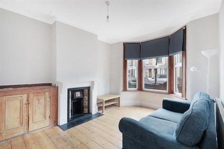 3 bedroom end of terrace house to rent - Photo 3