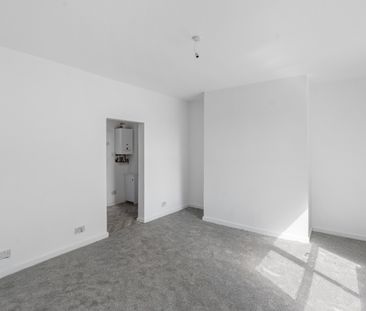 3 Bed Semi-Detached House, Higher Lomax Lane, OL10 - Photo 6