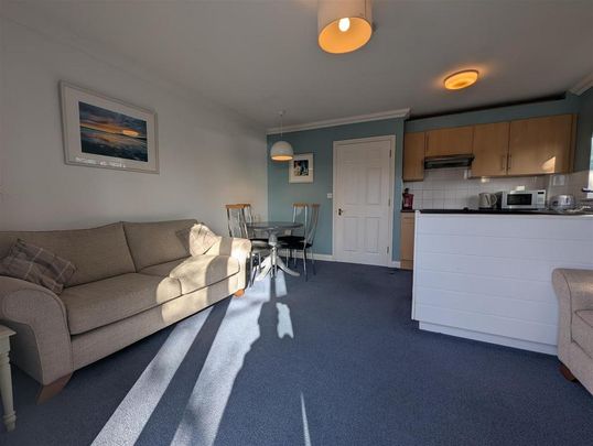 2 bedroom flat to rent - Photo 1