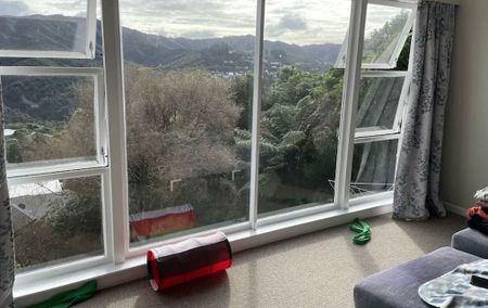 Large, sunny home with 4/5 bedrooms - Photo 2