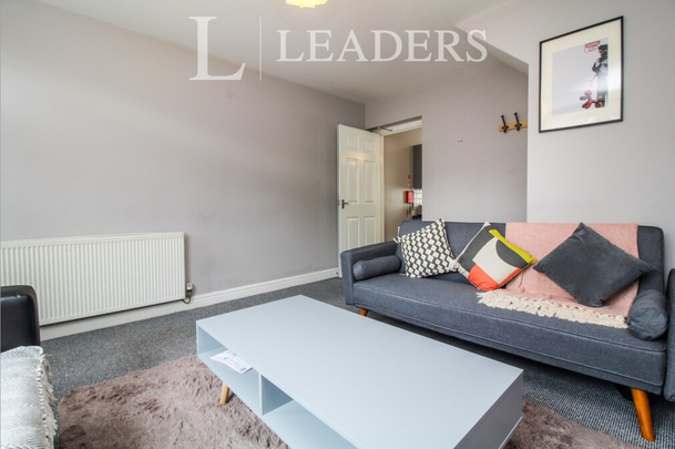 4 bedroom terraced house to rent - Photo 1