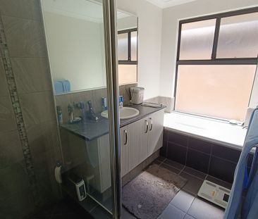 Modern 3-Bedroom, 2-Bathroom Home in the Coastal Suburb of Dalyellup - Photo 5