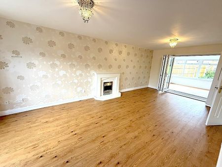 4 bedroom detached house to rent - Photo 4