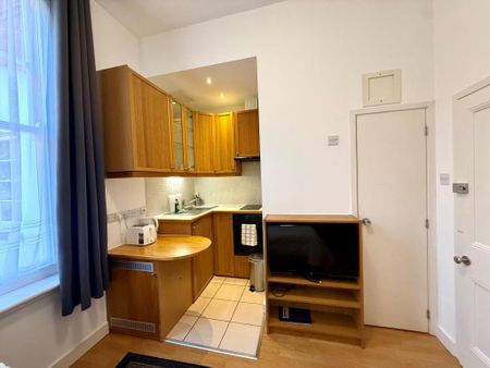 Flat 216 Fulham Palace Road, Fulham W6 9HH - Photo 3