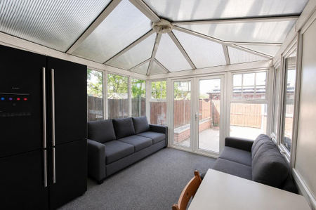 1 bedroom semi-detached house to rent - Photo 4