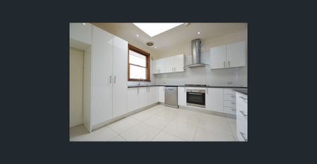 Four Bedroom House In Perfection Location (six-month Lease term) - Photo 5