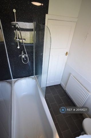 3 bedroom terraced house to rent - Photo 5