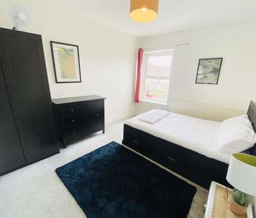 4 bedroom end of terrace house to rent - Photo 5