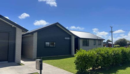 Stunning Four Bedroom Home - Photo 2