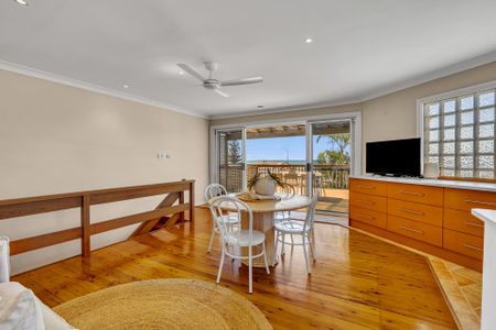 Spacious Family Home With Ocean Views - Photo 4