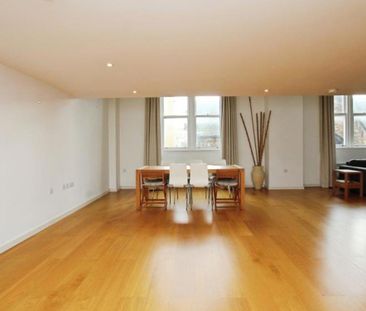 An impressive two double bedroom, split-level apartment with double... - Photo 4