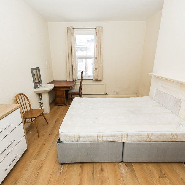 Claremont Villas, Hyde Park, Leeds - Photo 1