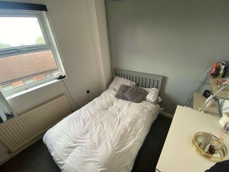 Bedroom Modern Student/professional Property - City Centre/radford, NG7 - Photo 2