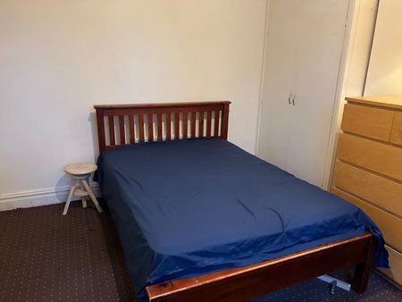 Studio Flat, Harehills Avenue, LS8 - Photo 4