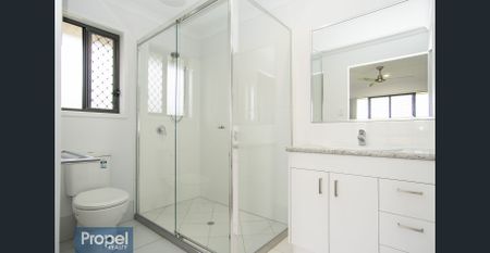 Modern, family home - Photo 5