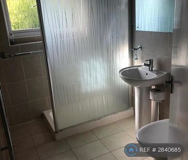 4 bedroom semi-detached house to rent - Photo 4