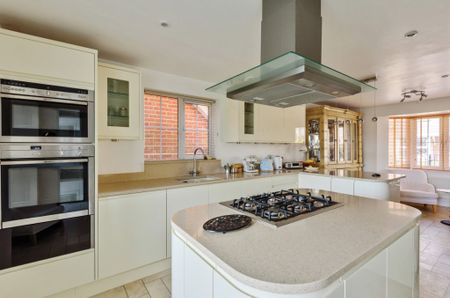 5 Bedroom House - Chaffinch Road, Four Marks - Photo 5