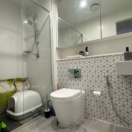 Stylish Two Bedroom Apartment With Study In Prime Kogarah Location! - Photo 3