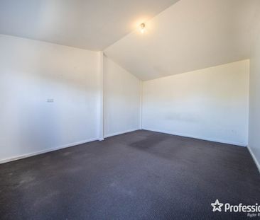22 Denny Pl, Melton South, Vic 3338 - Photo 6