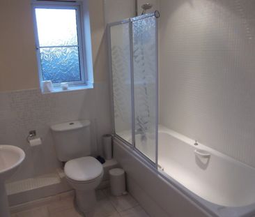 2 bedroom Flat - Cunningham Avenue, Salisbury Village, Hatfield - Photo 4