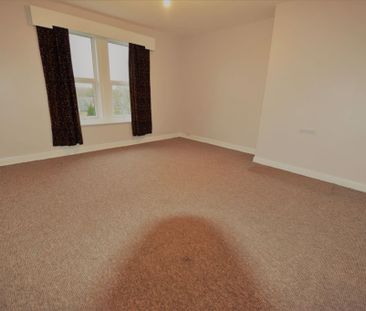 2 bedroom Flat in Springwood Road Flat 10, Leeds - Photo 6