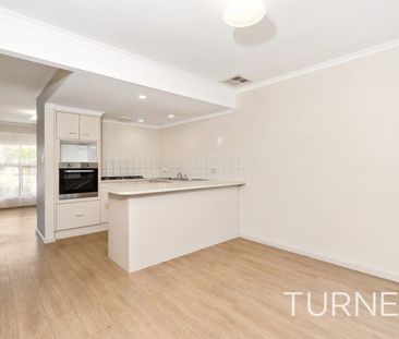 Three bedroom townhouse in convenient location - Photo 4