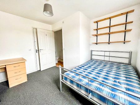 4 bedroom terraced house to rent - Photo 5