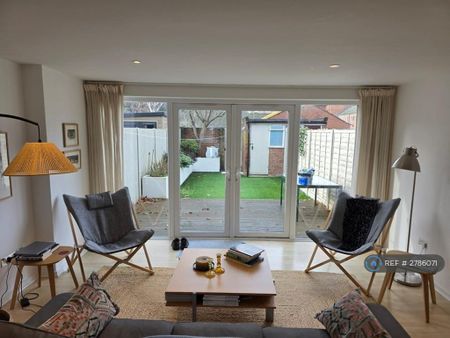 4 bedroom terraced house to rent - Photo 2