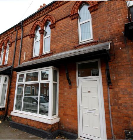 1 bedroom in a house share to rent - Photo 2