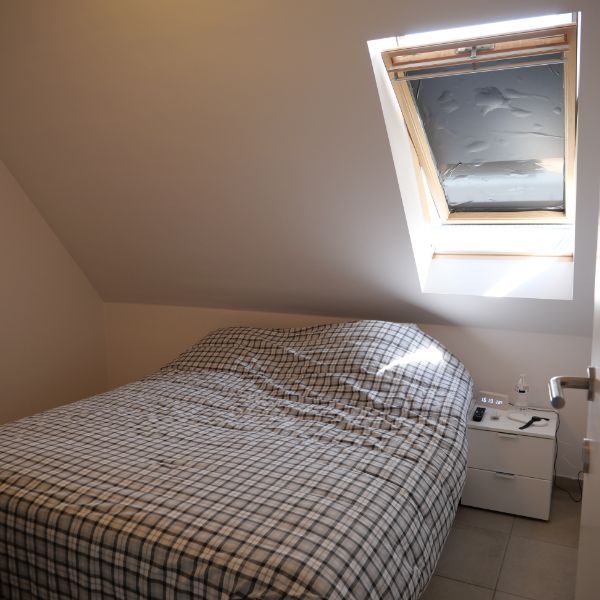 Dakappartement met 2 slaapkamers, groot terras en garage te huur in Tiegem - Photo 1