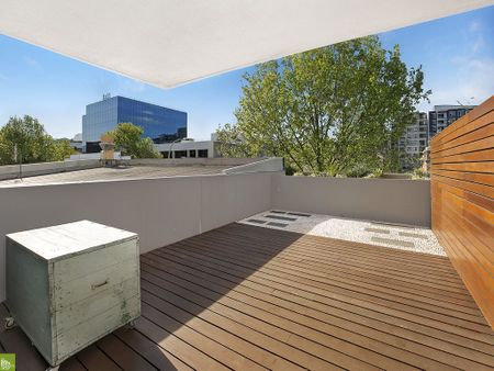 Stunning Double-Storey Apartment in the Heart of the CBD - Photo 2