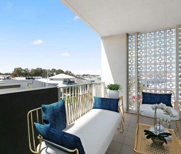 Stylish, Secure and Low Maintenance! - Photo 4