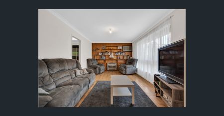 Character Family Home! - Photo 2